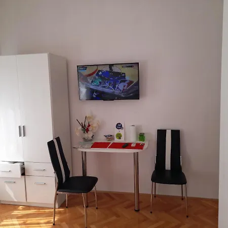 Miletic Near The Palace Gostinjska kuća 3*
